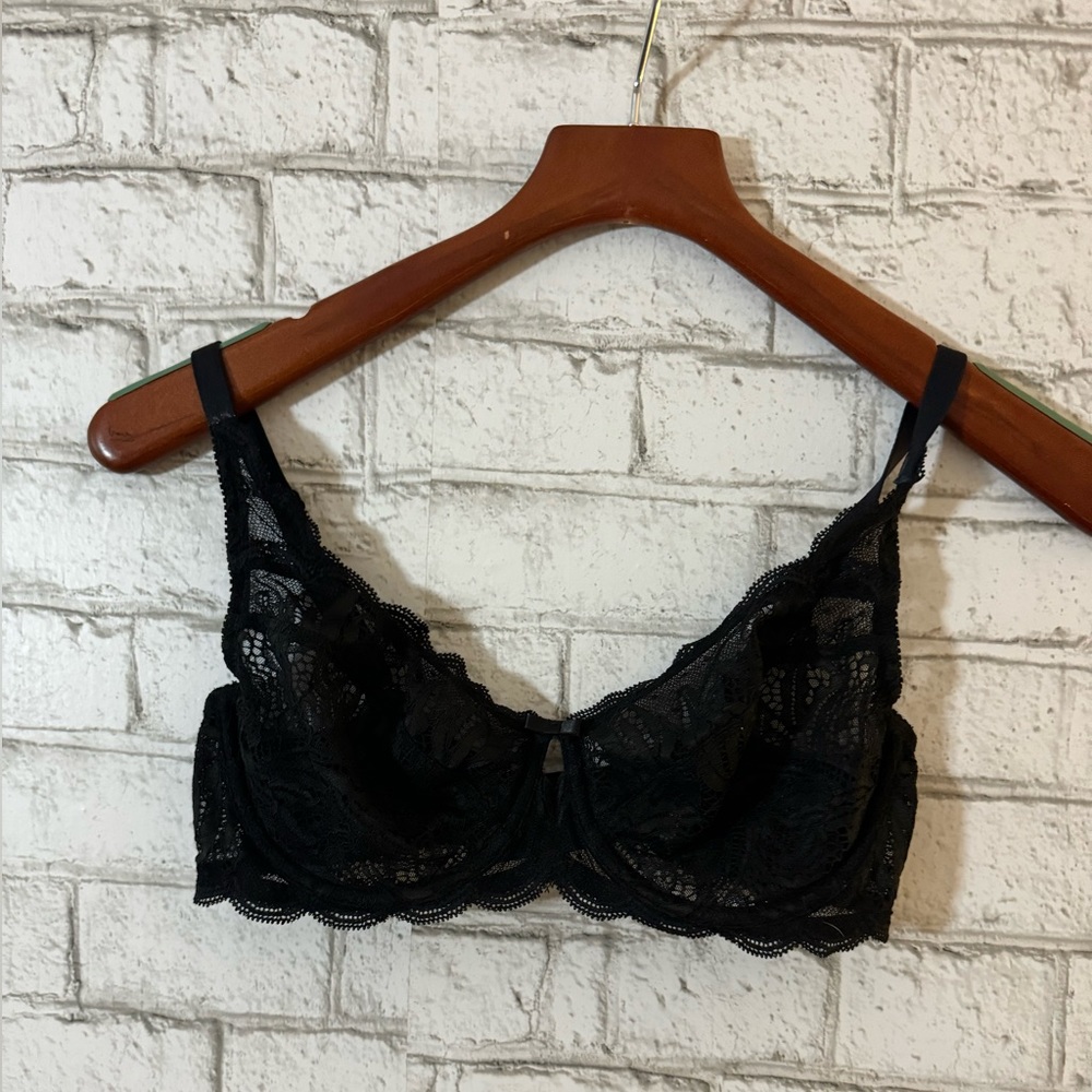 FELINA brand beautiful lace black bra 32D gorgeous sexy